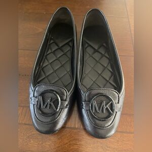 Micheal Kors- Black flats- Size 6